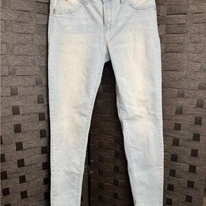 YMI Wanna Better Butt Women's Light Wash Skinny Jeans